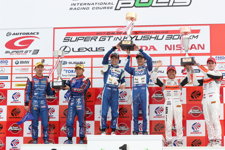 表彰式: GT300クラスの上位3チーム