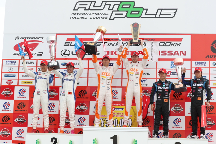 表彰式: GT500クラスのトップ3チーム