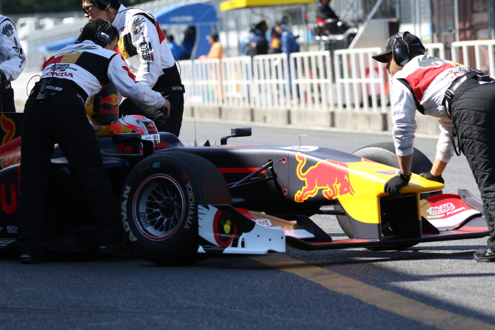 フリー走行: ピエール・ガスリー（TEAM無限SF14）