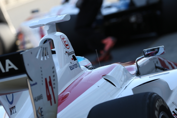 フリー走行: 伊沢拓也（DOCOMO DANDELION M41Y SF14）