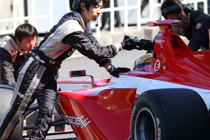 フリー走行: 塚越広大（REAL SF14）