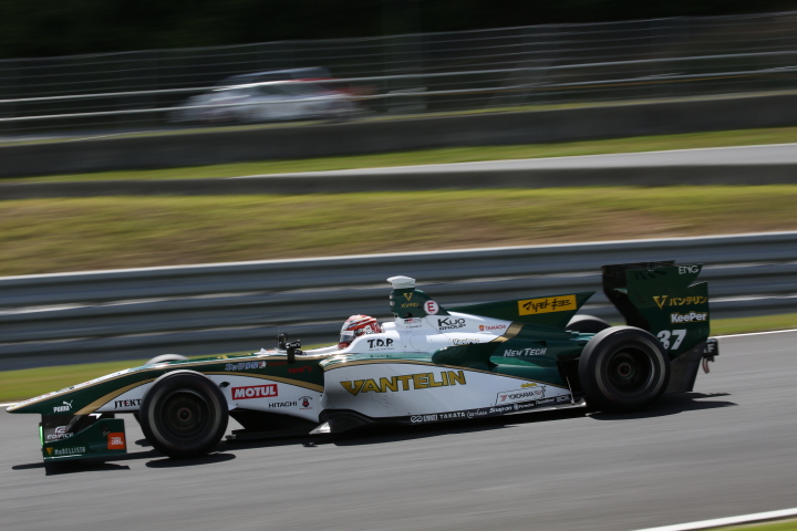 フリー走行: 中嶋一貴（VANTELIN KOWA TOM’S SF14）