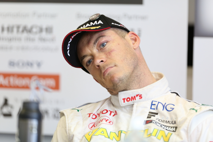 レース1決勝: 記者会見での優勝したアンドレ・ロッテラー（VANTELIN TEAM TOM’S）