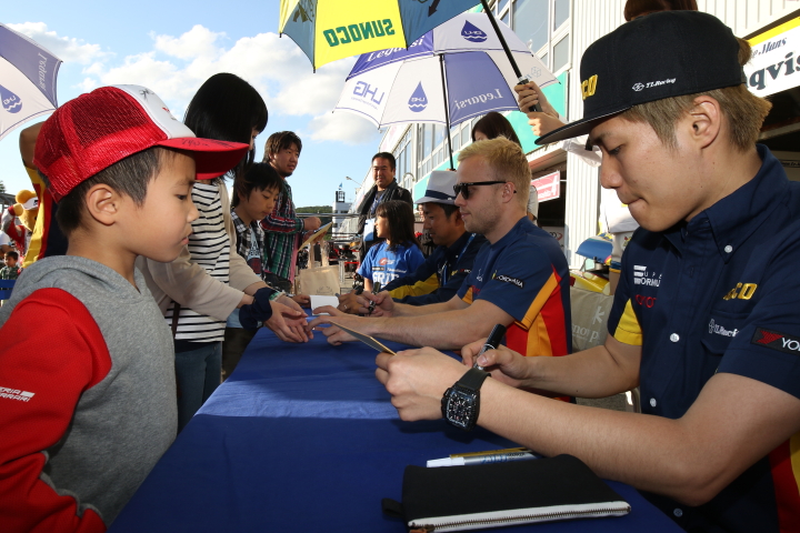 キッズピットウォーク: 大嶋和也（SUNOCO TEAM LEMANS）