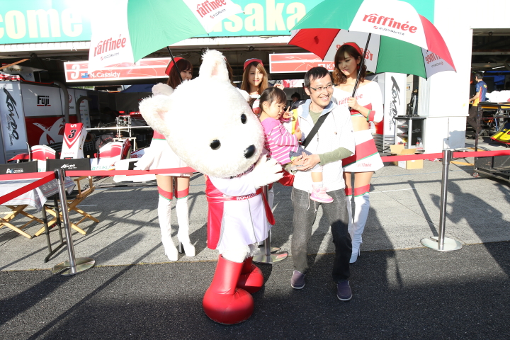 キッズピットウォーク: レースクイーンとキッズ