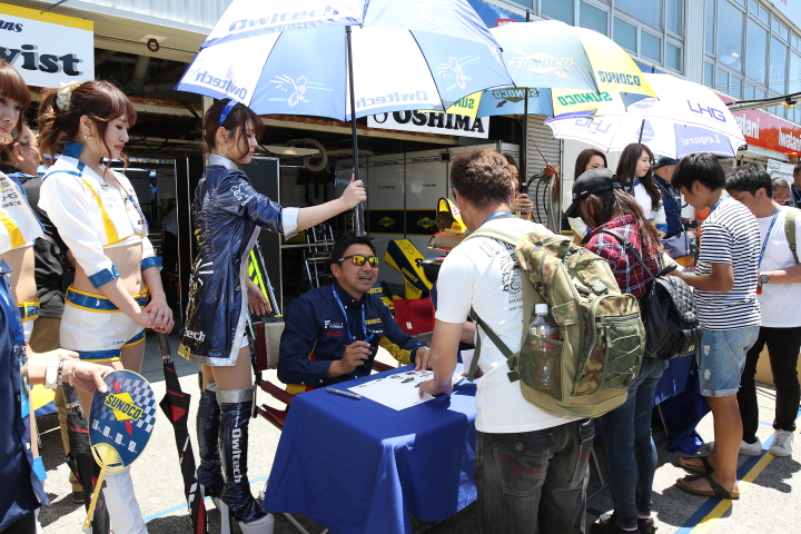 ピットウォーク: ドライバーより人気？　片岡龍也監督（SUNOCO TEAM LEMANS）