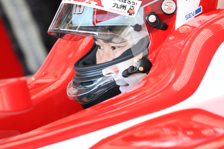 レース2スタート進行: 塚越広大（REAL RACING）