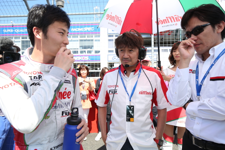 レース2スタート進行: 山下健太と近藤真彦監督（KONDO RACING）