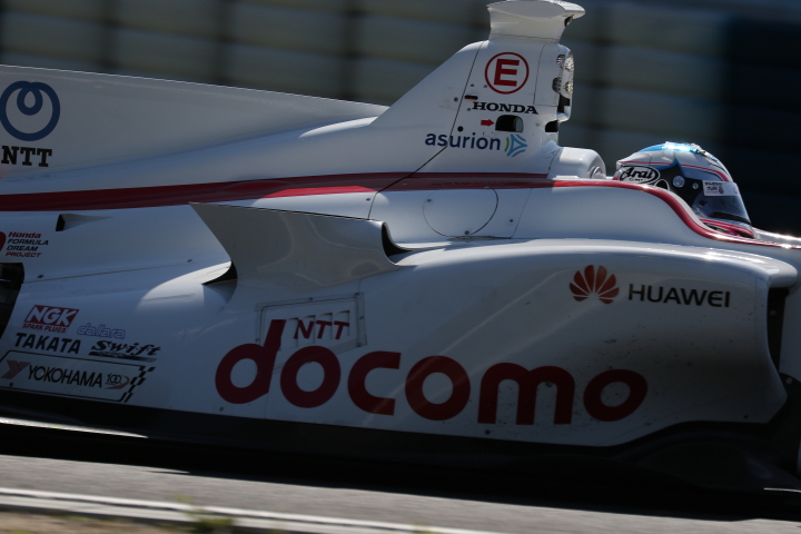 レース2決勝: 伊沢拓也（DOCOMO DANDELION M41Y SF14）