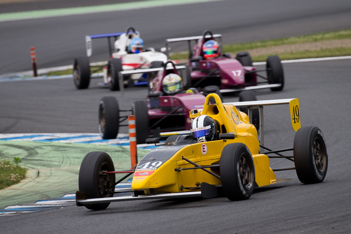 加納亨介を先頭とするレース序盤の3位争い