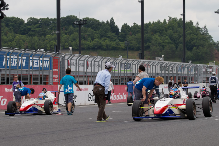 フロントローの上田裕也（予選2位）と小倉祥太（予選PP）
