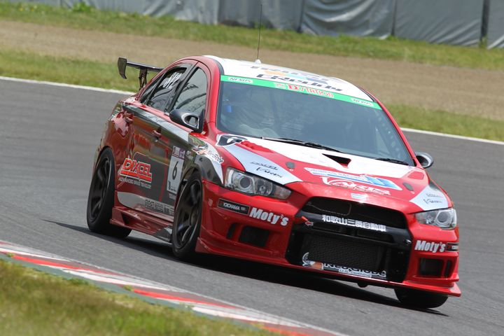 ST-2クラスポールポジションは冨桝朋広／菊地靖／大橋正澄組（新菱オート☆DIXCEL☆EVOⅩ）