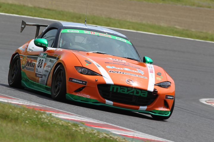 ST-5クラスポールポジションは村上博幸／脇谷猛／加藤正将組（村上モータースMAZDAロードスターND）