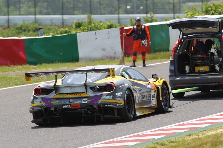 Aドライバーの予選はクリアしたもののコース上でストップしたST-Xクラス・モーリス・チェン／吉本大樹／坂本祐也 組（HubAuto Ferrari 488 GT3R）はBドライバーの予選は計測できず