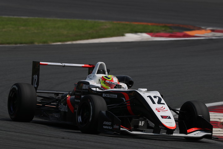 決勝3位はアレックス・パロウ（THREEBOND）