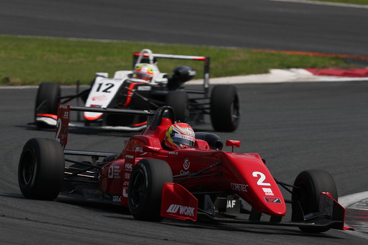 大津弘樹（TODA FIGHTEX）とアレックス・パロウ（THREEBOND）の争い