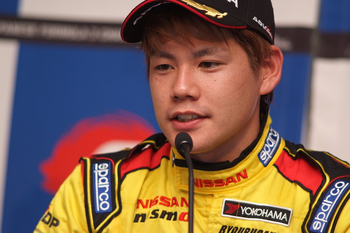 決勝記者会見: 優勝した高星明誠（B-MAX Racing Team with NDDP）