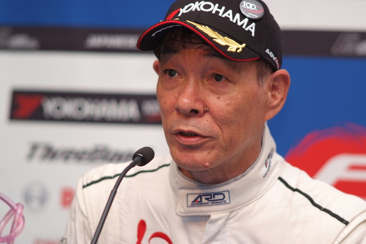 決勝記者会見: Nクラス2位の植田正幸（B-MAX with Rn-Sports山下製作所）