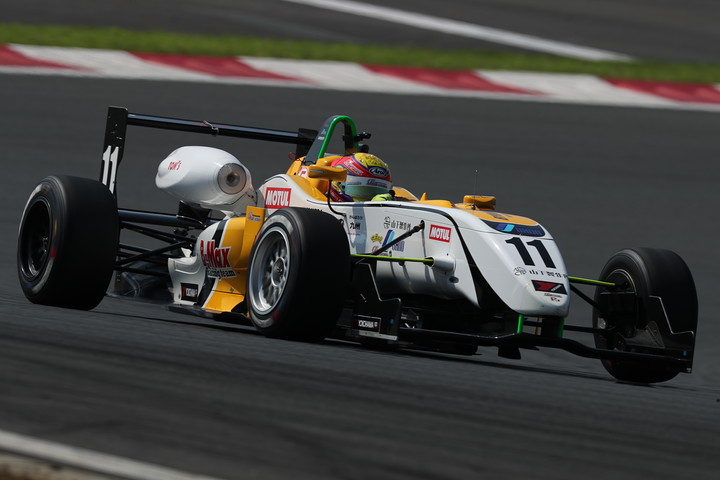 第12,13戦ともNクラスポールポジションの植田正幸（Rn山下製作所F308）