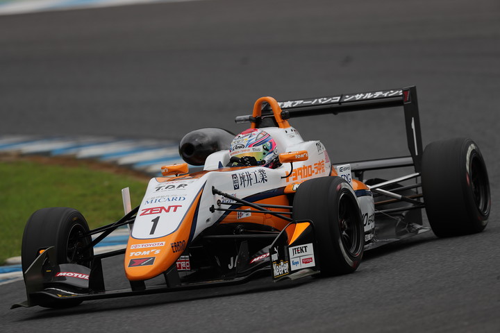 優勝は坪井翔（カローラ中京Kuo TOM'S F317）