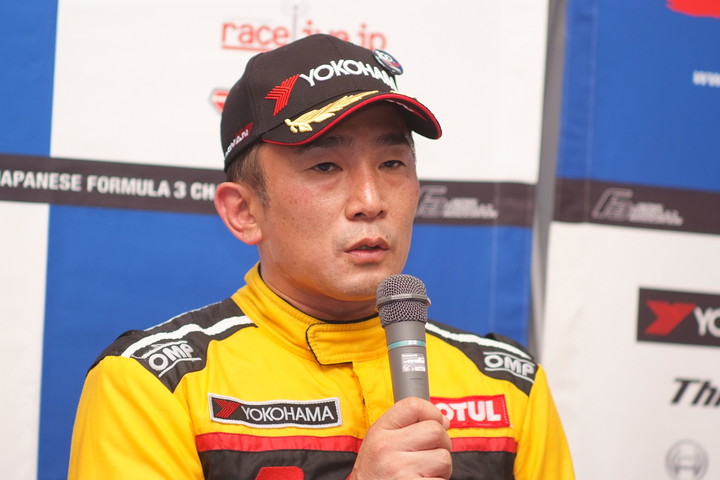 決勝記者会見: Nクラス優勝のDRAGON（B-MAX RACING TEAM）