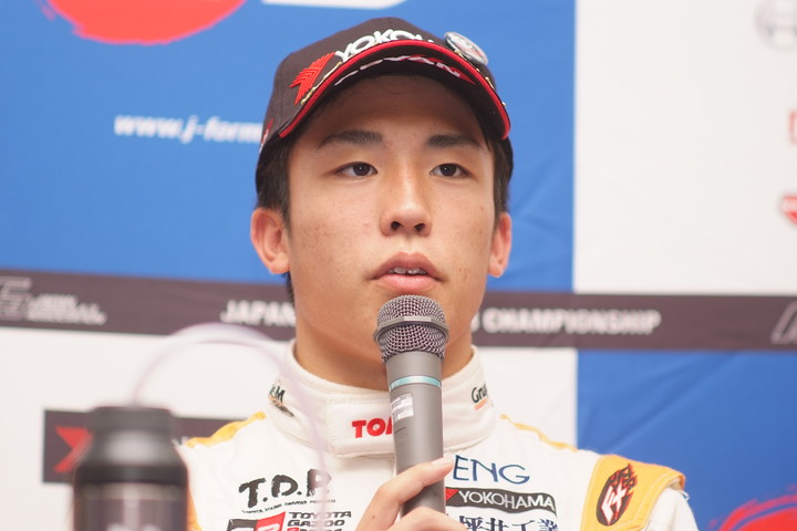 決勝記者会見: 優勝した坪井翔（カローラ中京Kuo TEAM TOM'S）