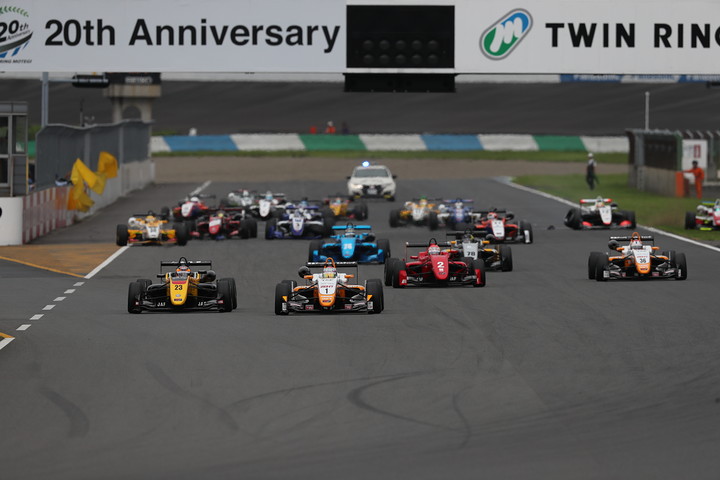 14周の決勝レースがスタートした