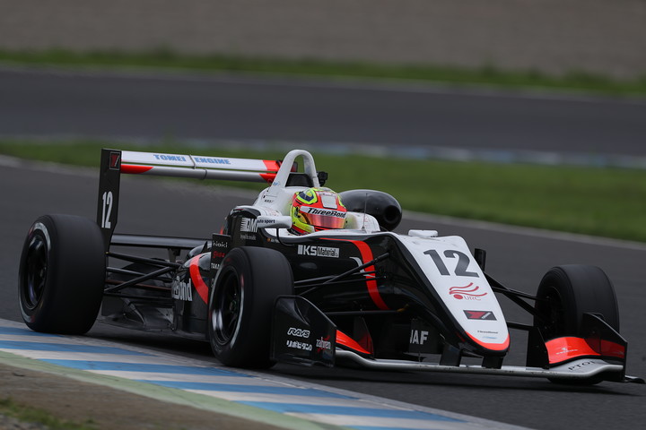 第14戦予選3位、第15戦予選2位のアレックス・パロウ（THREEBOND）