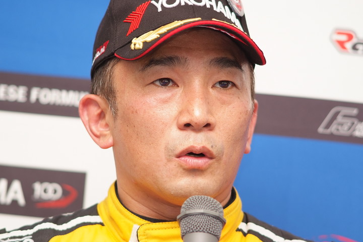 決勝記者会見: Nクラス3位のDRAGON（B-MAX RACING TEAM）