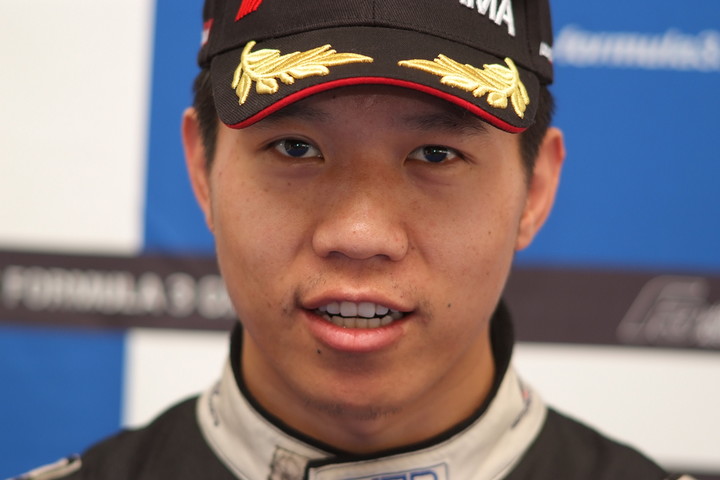 決勝記者会見: Nクラス2位のアレックス・ヤン（HuaJiangHU Racing）