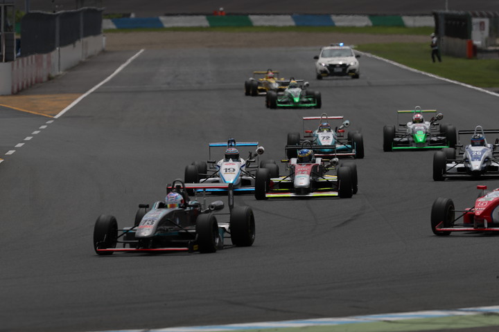 12周の決勝レースがスタートした