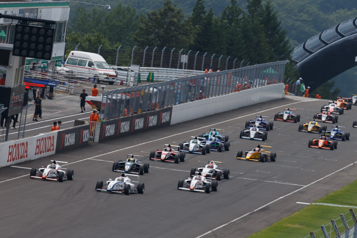 レースがスタートした