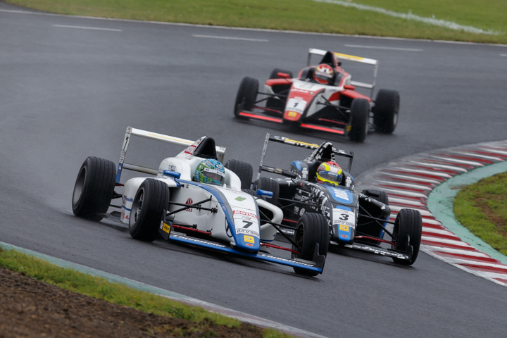 終盤、大滝拓也と石坂瑞基のトップ争い