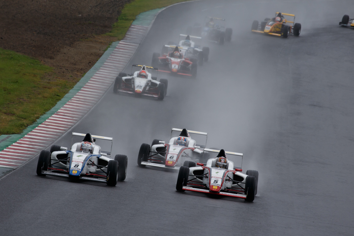 序盤トップ3、角田裕毅、笹原右京、大湯都史樹の争い