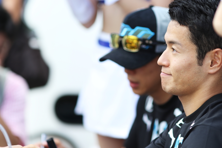 ピットウォーク: 山本尚貴（TEAM KUNIMITSU）