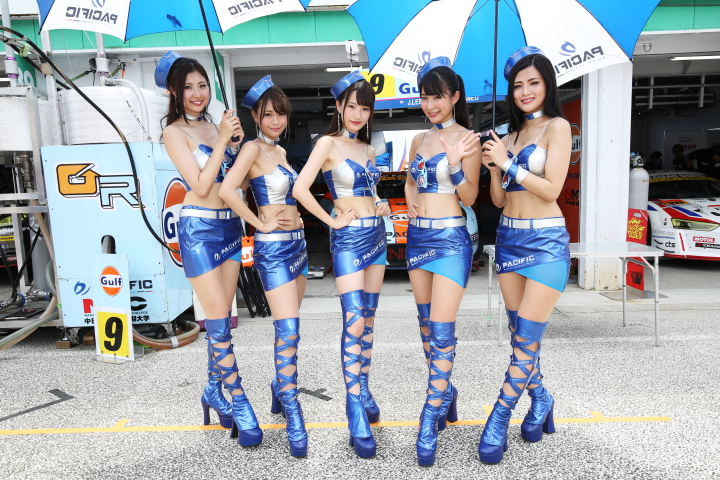 ピットウォーク: レースクイーン