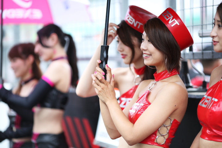 ピットウォーク: レースクイーン