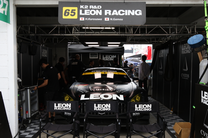 ピットウォーク: LEON CVSTOS AMG