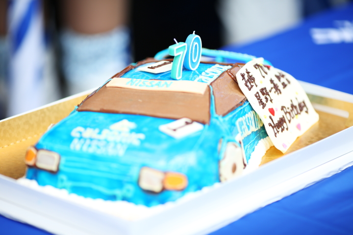 ピットウォーク: 星野一義監督（TEAM IMPUL）、70才の誕生パーティー