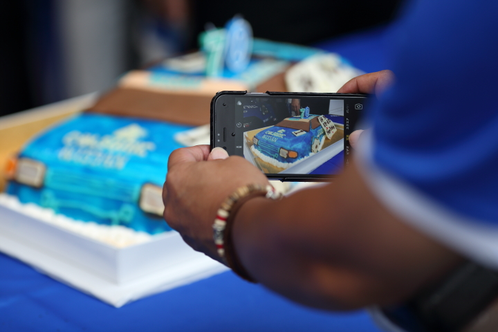 ピットウォーク: 星野一義監督（TEAM IMPUL）、70才の誕生パーティー