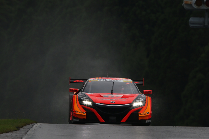 スタート進行: 野尻智紀（ARTA NSX-GT）