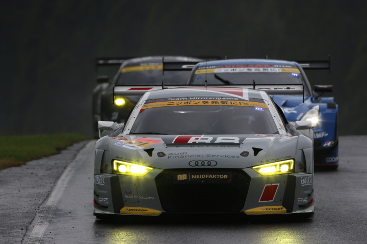 スタート進行: 柳田真孝（Hitotsuyama Audi R8 LMS）