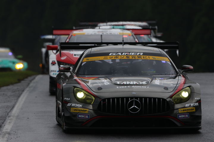 スタート進行: ビヨン・ビルドハイム（GAINER TANAX AMG GT3）