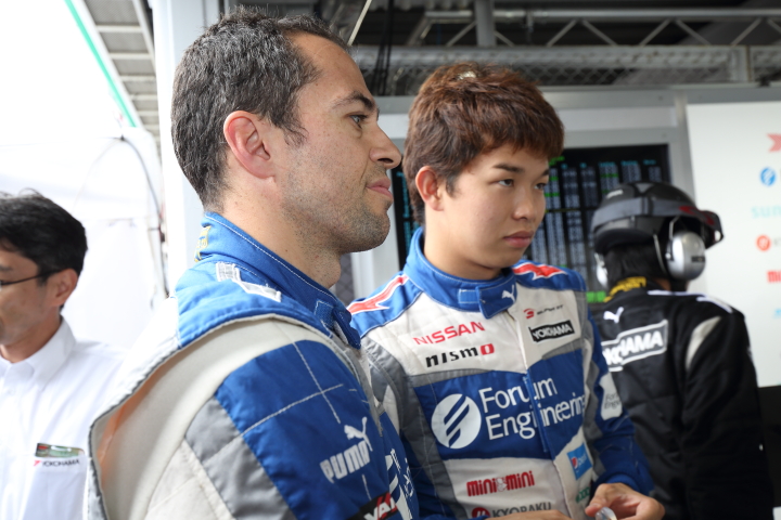 スタート進行: ジョアオ・パオロ・デ・オリベイラと佐々木大樹（KONDO RACING）