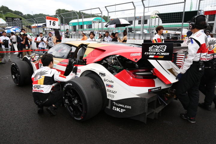 スタート進行: MOTUL MUGEN NSX-GT（TEAM MUGEN）