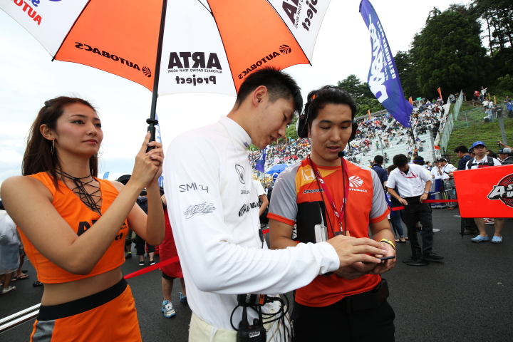 スタート進行: 野尻智紀（AUTOBACS RACING TEAM AGURI）