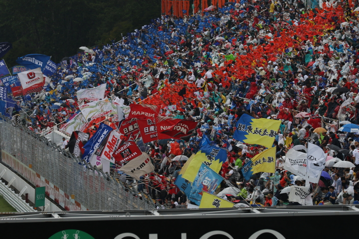 スタート進行: スタンドは超満員