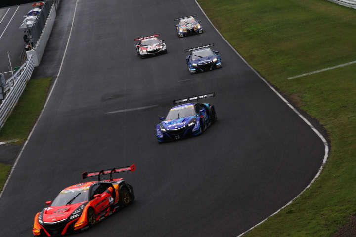 決勝レース: GT500クラスのトップ集団