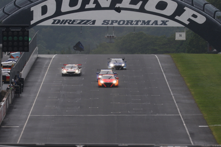 決勝レース: GT500クラスの先頭集団