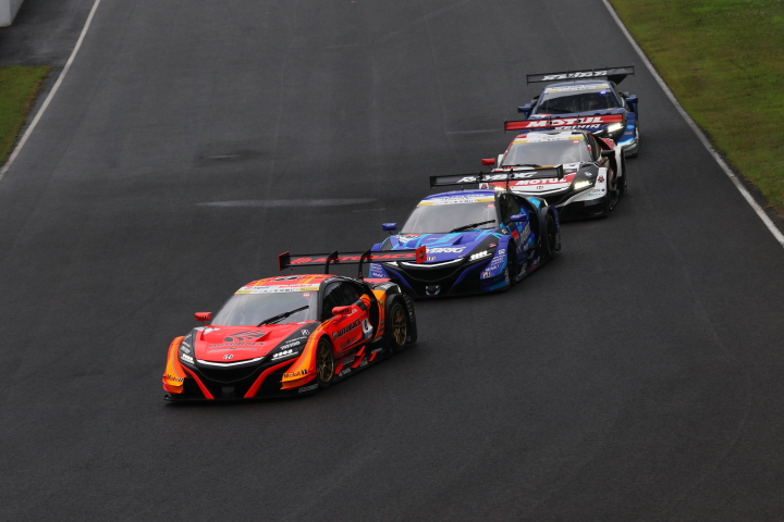 決勝レース: GT500クラスの先頭集団